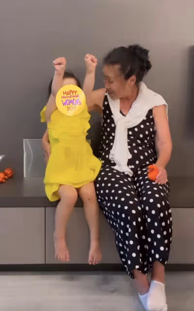 謝霆鋒妹妹謝婷婷的生父首曝光?疑似是白髮外國富商,年齡差驚人