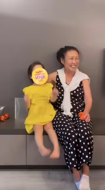 謝霆鋒妹妹謝婷婷的生父首曝光?疑似是白髮外國富商,年齡差驚人