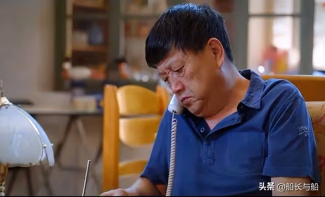 孫子「隨母姓」，大爺怒將80萬房產送侄子，兒媳發飆：真是老頑固