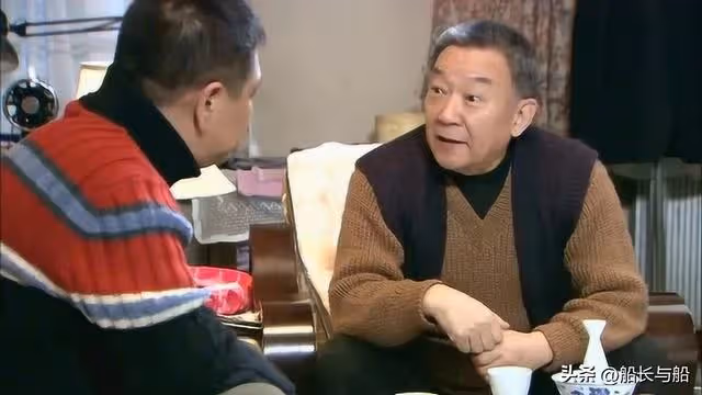 孫子「隨母姓」，大爺怒將80萬房產送侄子，兒媳發飆：真是老頑固