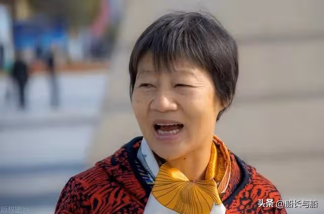 婆婆在家養老三年，每次盛米飯都從中間挖起，以前不懂，如今憎惡