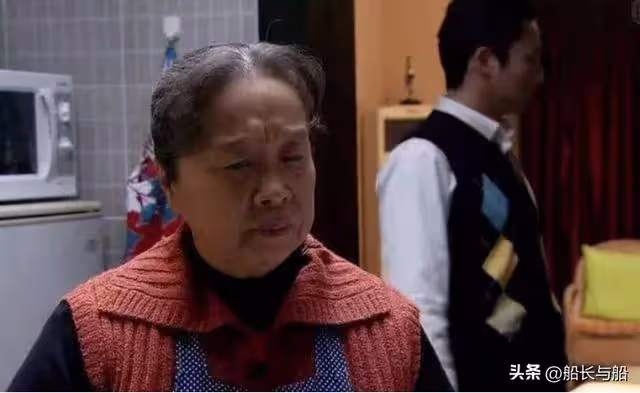 婆婆在家養老三年，每次盛米飯都從中間挖起，以前不懂，如今憎惡