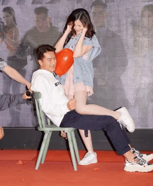 甜蜜!TVB視帝直呼未婚妻為老婆!自爆對婚禮沒太多憧憬原因...