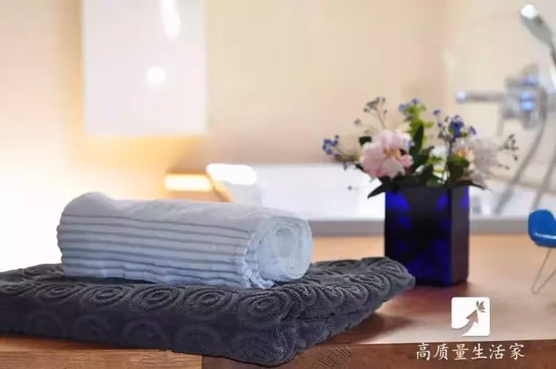 遊客入住飯店時!為什麼要先「拔掉電視機插頭」? 很多人傻傻不知情:快學起來!