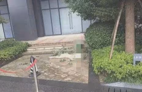 「趙本山最美徒弟」任嬌裸墜身亡，全身上下赤裸於草叢，死因離奇