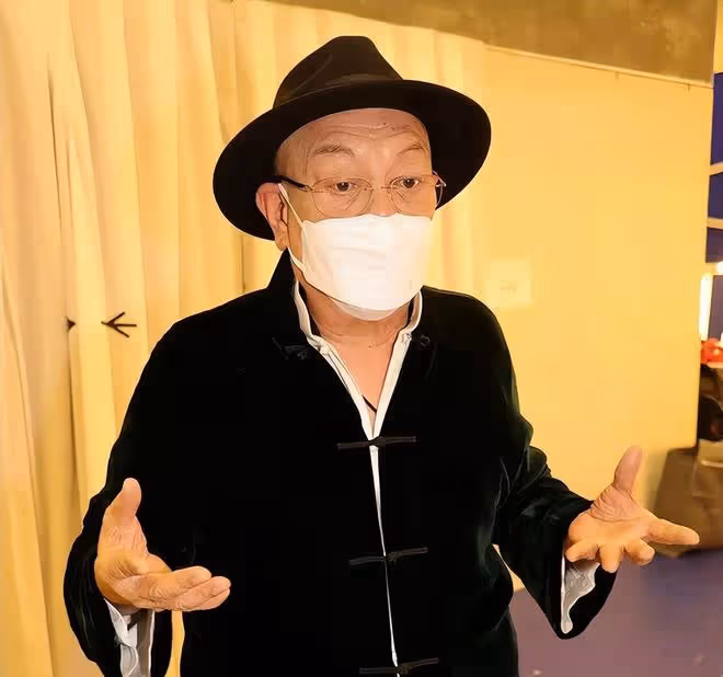 73歲TVB老戲骨顏國梁近照曝光,因患癌瘦成皮包骨,撐病軀賺外快