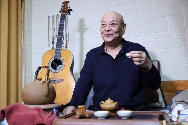 73歲TVB老戲骨顏國梁近照曝光,因患癌瘦成皮包骨,撐病軀賺外快