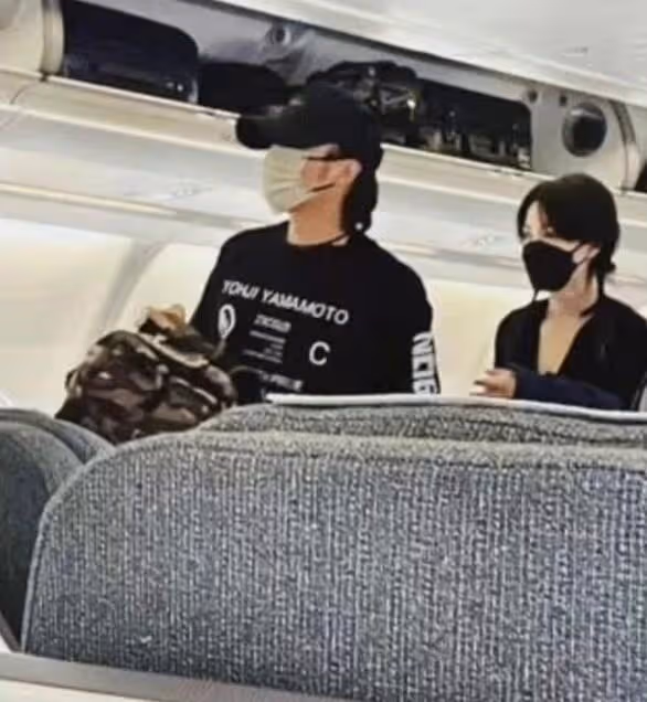 王菲陪謝霆鋒返港工作,改做跟班女友,疑與張柏芝情人節曬照有關