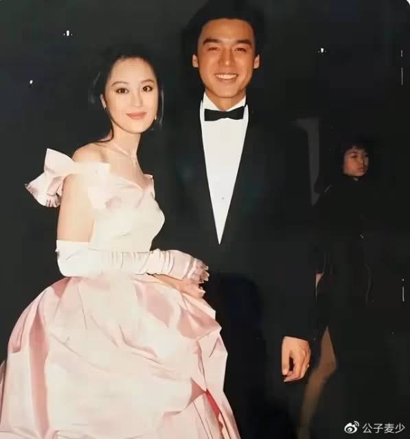 年輕時的章小蕙有多美?與鍾鎮濤離婚24年後,59歲活成人生贏家