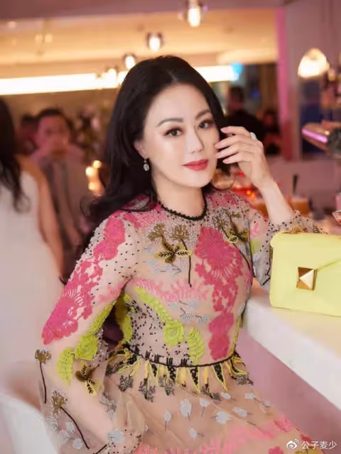 年輕時的章小蕙有多美?與鍾鎮濤離婚24年後,59歲活成人生贏家