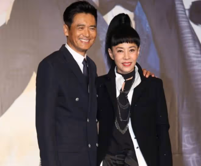 周潤發2位前任喝酒聚會,摟肩合影表現親密,均年過六十單身多年