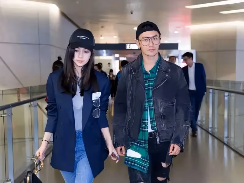 黃曉明亮相一身行頭被嘲像小矮人,跟baby離婚他又回到自己的怪圈