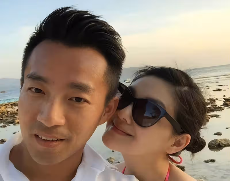陳曉與陳妍希現身秀恩愛眼神拉絲,大讚老婆演技是殿堂級別是自己的榜樣