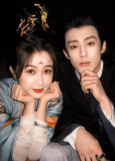 曝大熱男女主搞劇組夫妻!女方經驗豐富,男方和90後女星戀愛睡粉