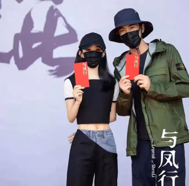 林更新上海街頭騎共享單車,身形暴瘦後背濕透,豪宅被扒19萬一平