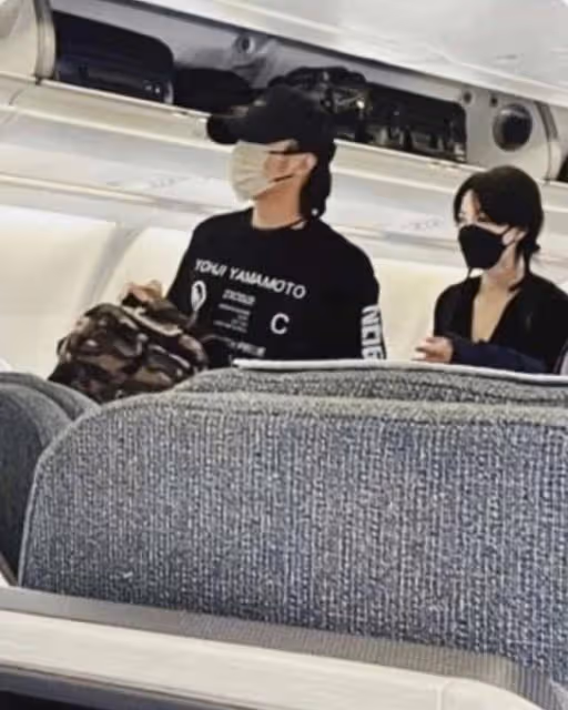 謝霆鋒王菲在機艙再被偶遇,疑坐經濟艙無懼被拍,男方呈現望妻眼