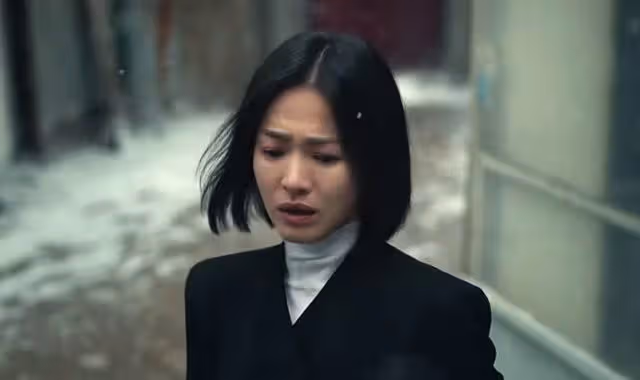 《黑暗榮耀2》大尺度鏡頭惹爭議，兩次特寫女配空姐身材