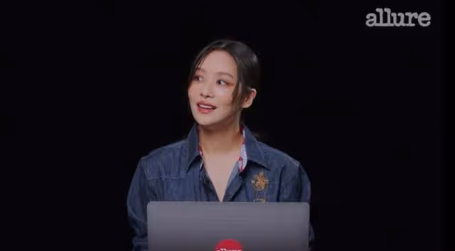 《黑暗榮耀2》大尺度鏡頭惹爭議,兩次特寫女配空姐身材