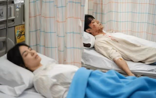 《黑暗榮耀2》大尺度鏡頭惹爭議,兩次特寫女配空姐身材
