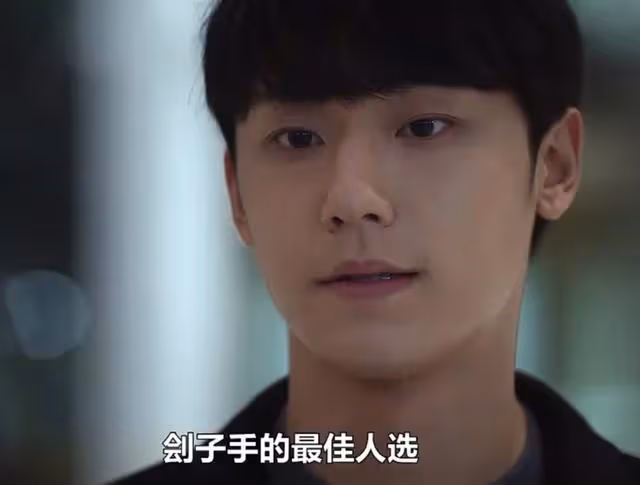 《黑暗榮耀2》大尺度鏡頭惹爭議,兩次特寫女配空姐身材