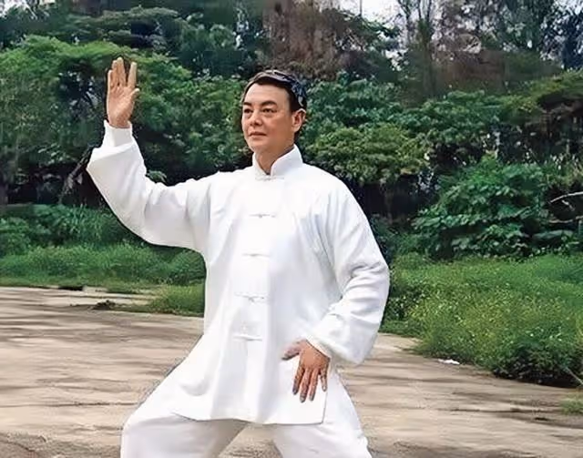 TVB老戲骨陷經濟困難!患鱗狀癌聲音嘶啞,將和戀愛40年女友結婚