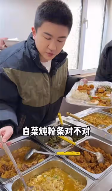 知名主持人張大大東北旅遊,花15元吃自助餐,40個菜隨便吃太開心