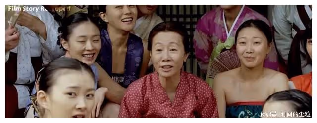 全村寡婦到他家門口排隊