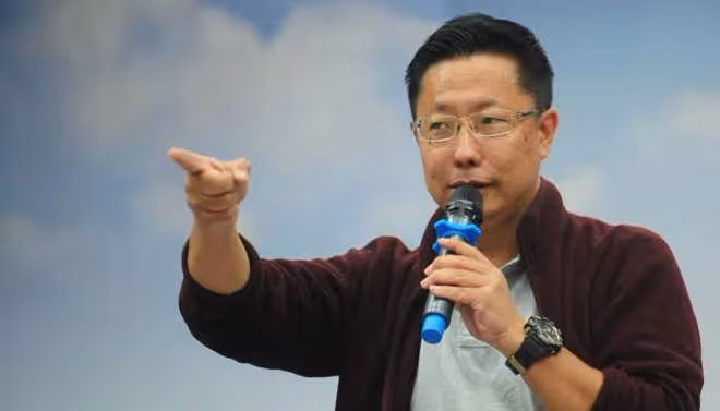 李陽喜得愛子後曬一家四口全家福,新婚妻子疑為二婚且帶了個女兒