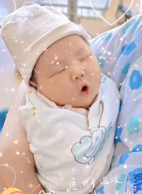 李陽喜得愛子後曬一家四口全家福,新婚妻子疑為二婚且帶了個女兒