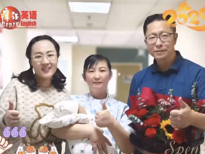李陽喜得愛子後曬一家四口全家福,新婚妻子疑為二婚且帶了個女兒