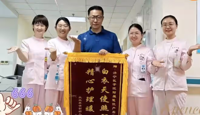 李陽喜得愛子後曬一家四口全家福,新婚妻子疑為二婚且帶了個女兒
