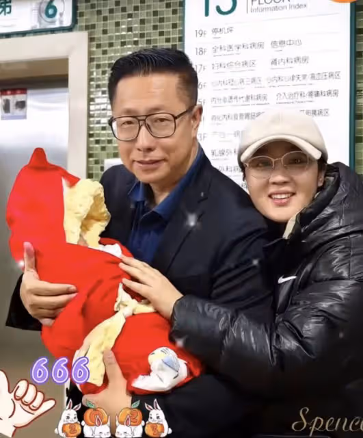 李陽喜得愛子後曬一家四口全家福,新婚妻子疑為二婚且帶了個女兒