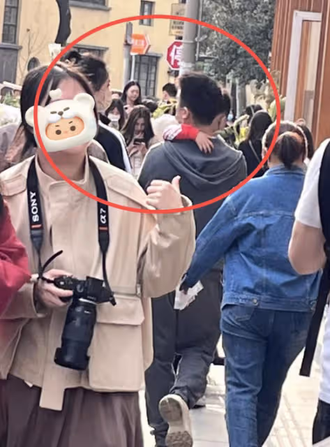 奚夢瑤久違秀恩愛,曬與何猷君坐快艇看日落,兩人穿情侶裝好甜蜜