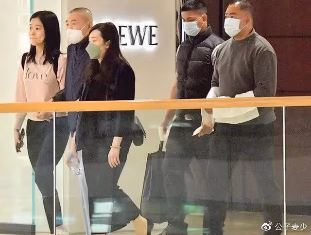 劉鑾雄與呂麗君關係破冰!曾透露財產有她一份,20歲劉秀盈重獲父愛