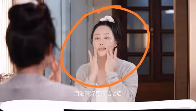 章小蕙曬素顏視頻,59歲皮膚依舊細嫩,難怪曾被2位富豪猛追