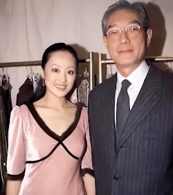 章小蕙曬素顏視頻,59歲皮膚依舊細嫩,難怪曾被2位富豪猛追