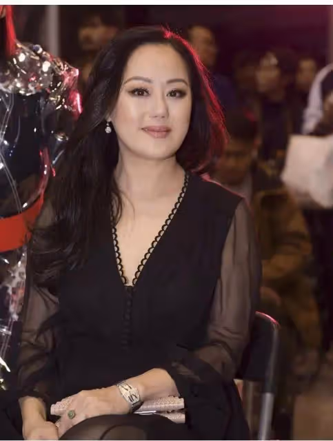 章小蕙曬素顏視頻,59歲皮膚依舊細嫩,難怪曾被2位富豪猛追