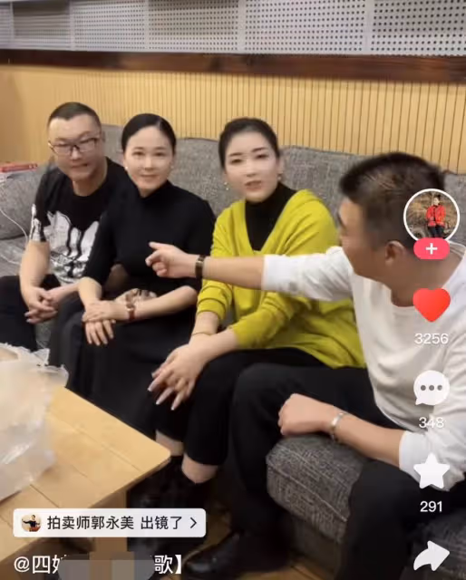 尹相傑現身禿頭明顯,小16歲愛妻貌美身材佳,兩人被攀親戚很尷尬