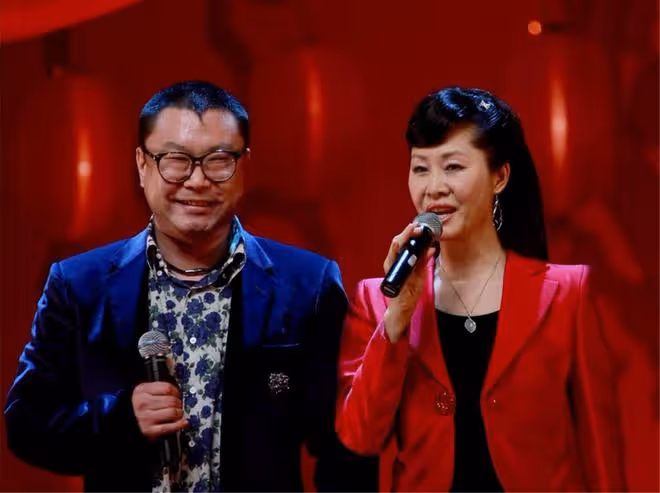 尹相傑現身禿頭明顯,小16歲愛妻貌美身材佳,兩人被攀親戚很尷尬