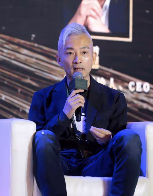 央視最帥主持亞寧蒼老認不出,離職後變百億總裁,稱狂飆將拍電影