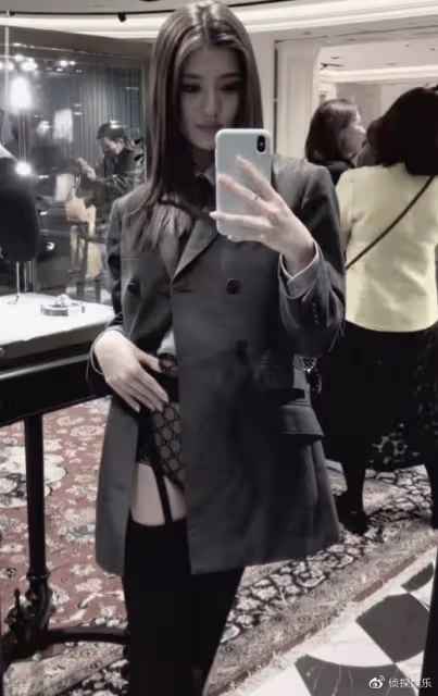 吳千語曬西裝熱褲另類穿搭引熱議,網友吐槽不倫不類像底褲外穿
