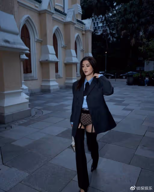 吳千語曬西裝熱褲另類穿搭引熱議,網友吐槽不倫不類像底褲外穿