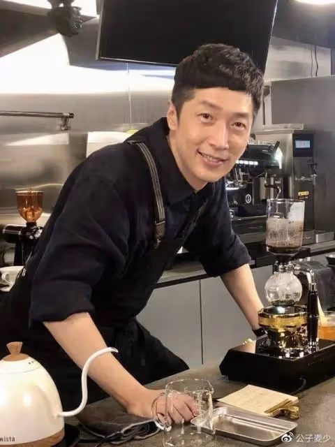 TVB馬浚偉:最帥「康熙」,為考北大放棄事業,52歲不婚不育