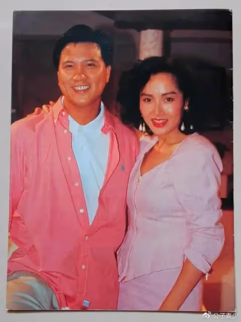 萬梓良與鍾鎮濤同框!前者被指蹭熱度,昔日影壇大哥落魄到去商演