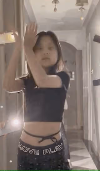 甜馨跳爵士舞,露臍裝和舞姿慘遭吐槽,李小璐髮長文回應力挺女兒