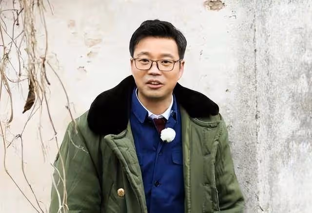 「老實人」王迅：拋棄人老珠黃的原配魏臻，娶小18歲嬌妻後又出軌