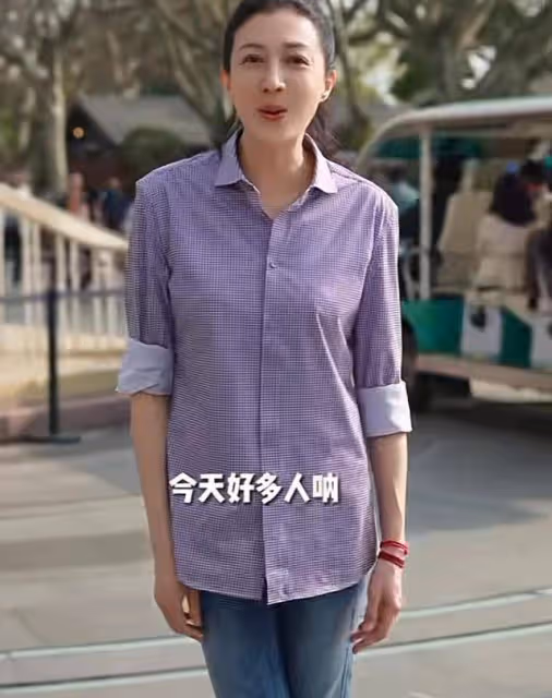 吳綺莉曬內地朋友名單，陶紅金巧巧送祝福，頂著成龍壓力出鏡不易