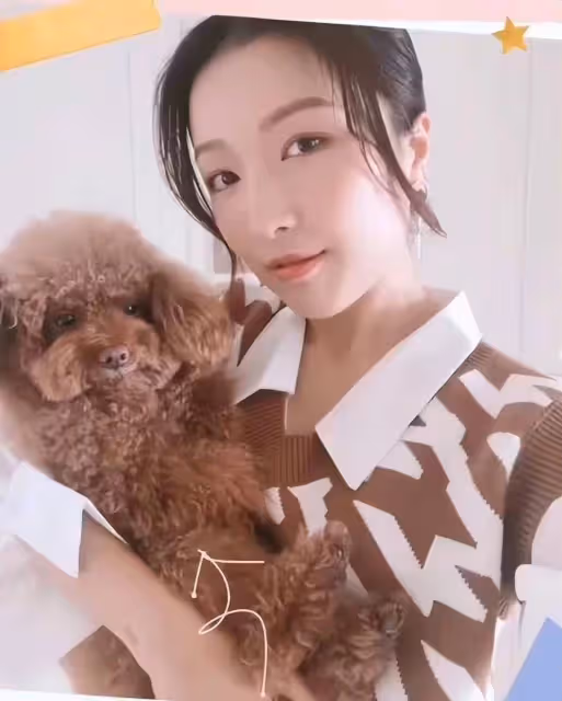 郭嘉文疑似有新戀情,家中出現神秘光腳照,不是李澤楷的