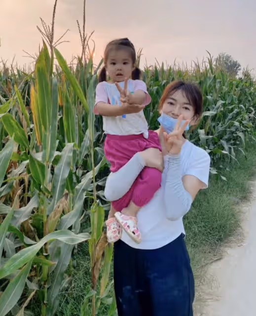 網紅濤子遭受網暴,發視頻回應女兒月月死因,妻子怒斥噴子詆毀