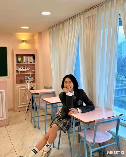 小s在韓旅遊扮少女,大吃韓牛感動到哭,網友辣評:別丟人現眼